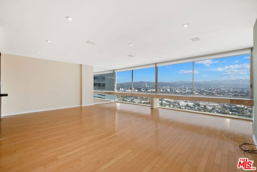 2220 Avenue Of The Stars 2203