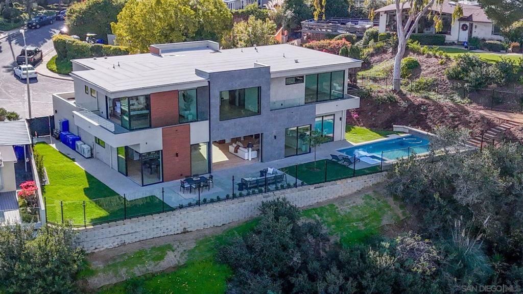 Photo of 2448 Sagebrush Ct Ct, La Jolla, CA 92037 (MLS # 250046019SD)