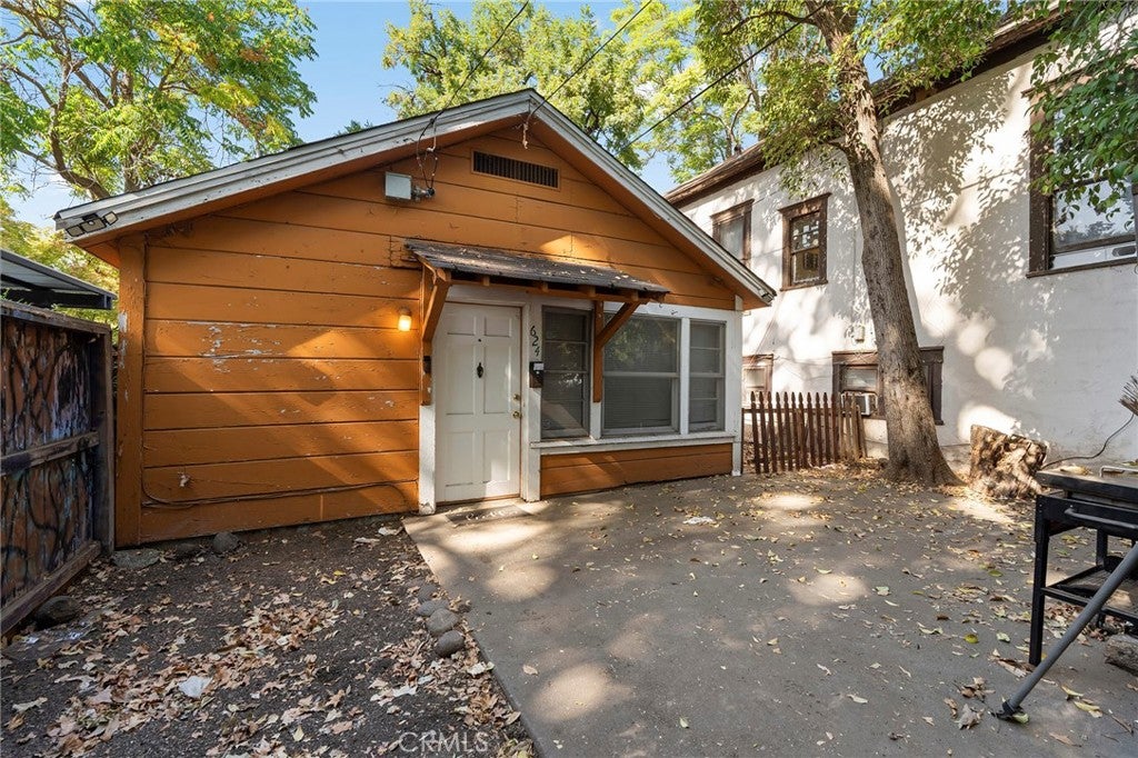 622 W 6th Street