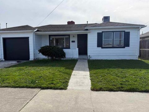 Photo of 812 812 Maine Ave Ave, Richmond, CA 94804 (MLS # 41123569)