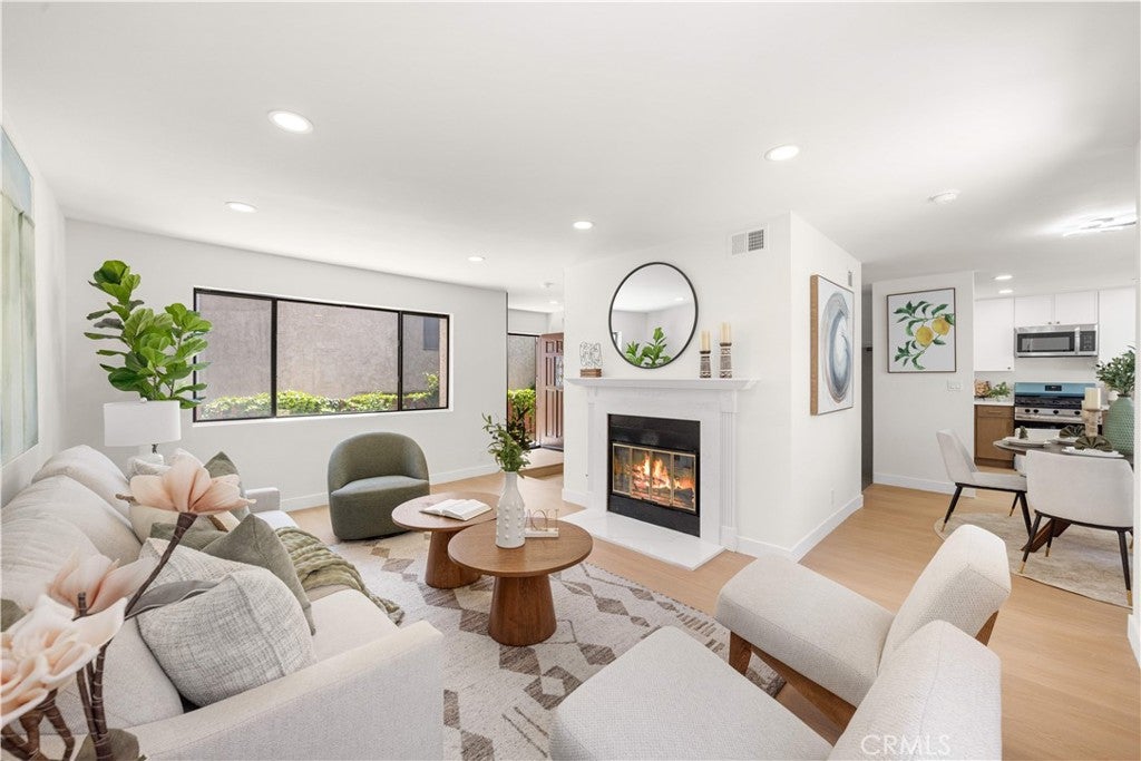 1290 Elm D