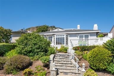 Photo of 9 N Encino, Laguna Beach, CA 92651 (MLS # LG26230658)