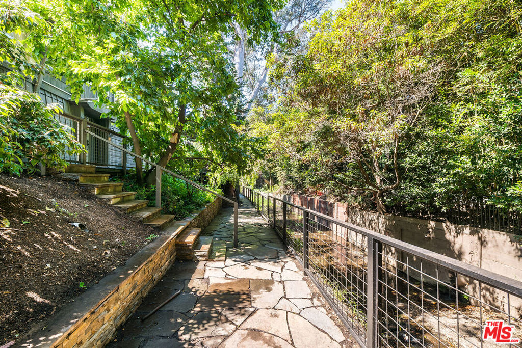 689 Brooktree Road