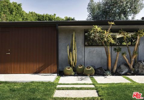 100 N Woodburn Drive Los Angeles CA 90049