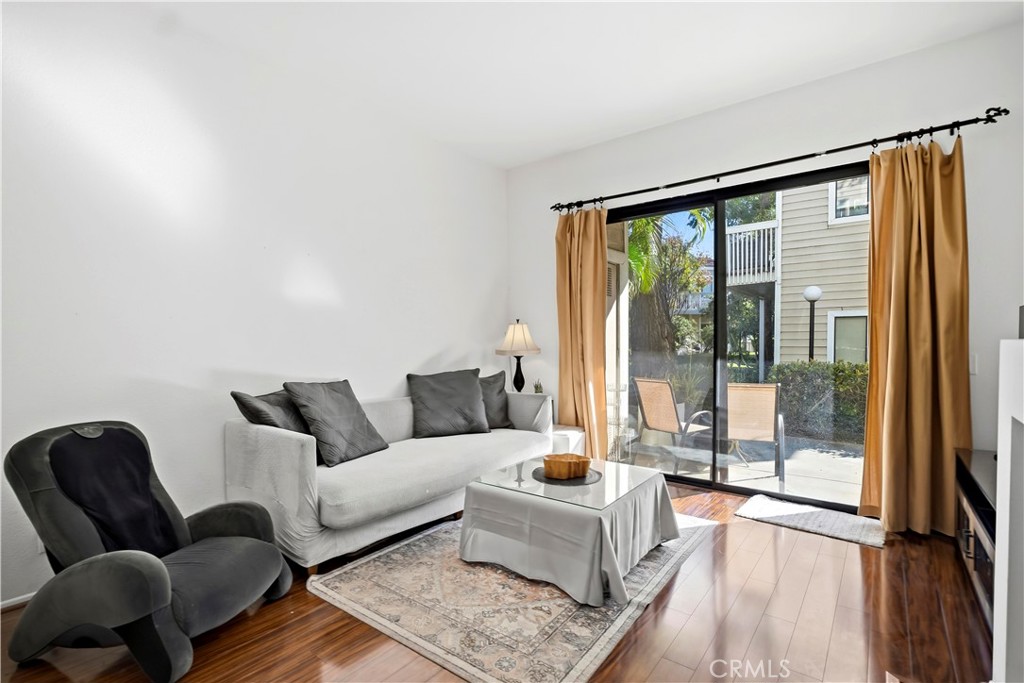 4900 N Grand Avenue 215