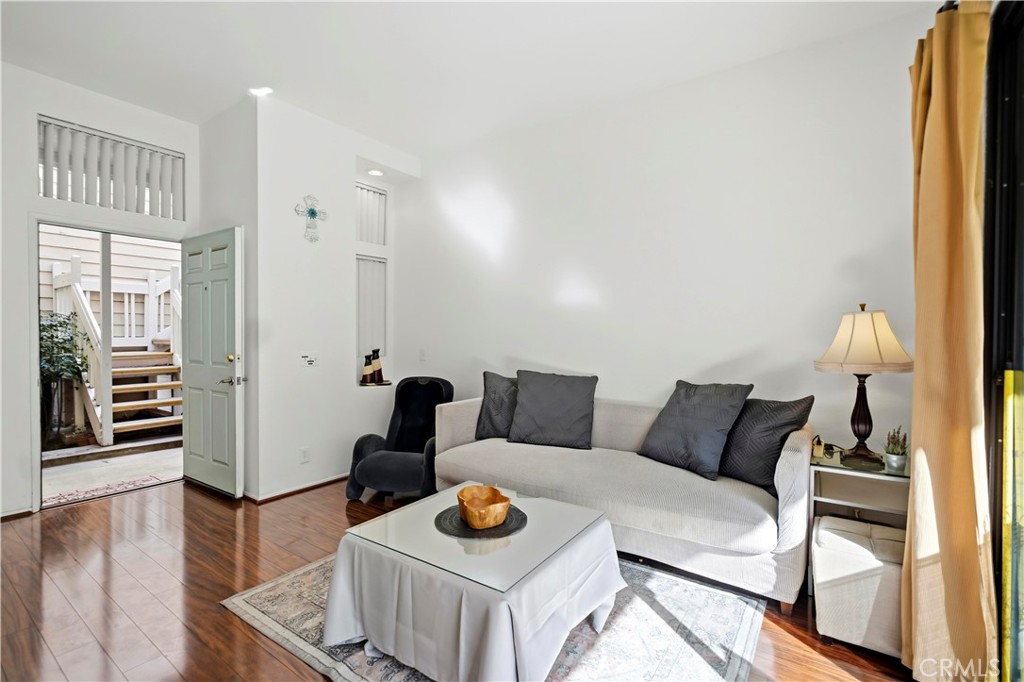 4900 N Grand Avenue 215