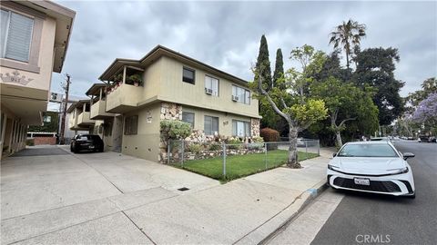 Photo of 919 N Orange Grove Avenue #6, Los Angeles, CA 90046 (MLS # SR26112132)