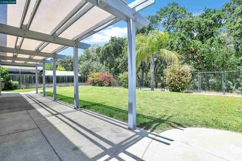 Tiny photo for 333 San Marino Lane LN, Brentwood, CA 94513 (MLS # 41137349)
