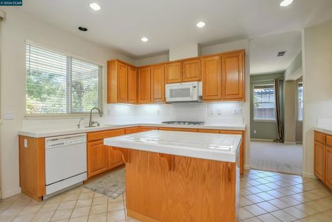 Tiny photo for 333 San Marino Lane LN, Brentwood, CA 94513 (MLS # 41137349)