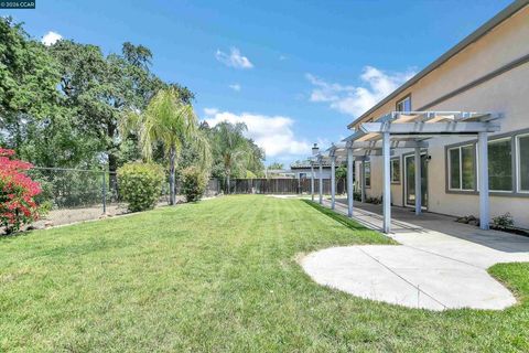 Tiny photo for 333 San Marino Lane LN, Brentwood, CA 94513 (MLS # 41137349)