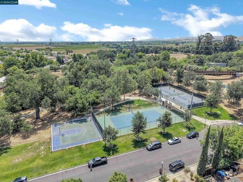 Tiny photo for 333 San Marino Lane LN, Brentwood, CA 94513 (MLS # 41137349)
