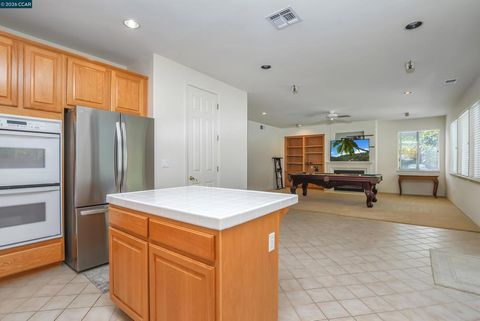 Tiny photo for 333 San Marino Lane LN, Brentwood, CA 94513 (MLS # 41137349)