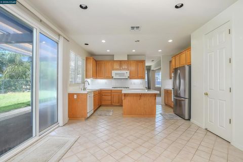 Tiny photo for 333 San Marino Lane LN, Brentwood, CA 94513 (MLS # 41137349)