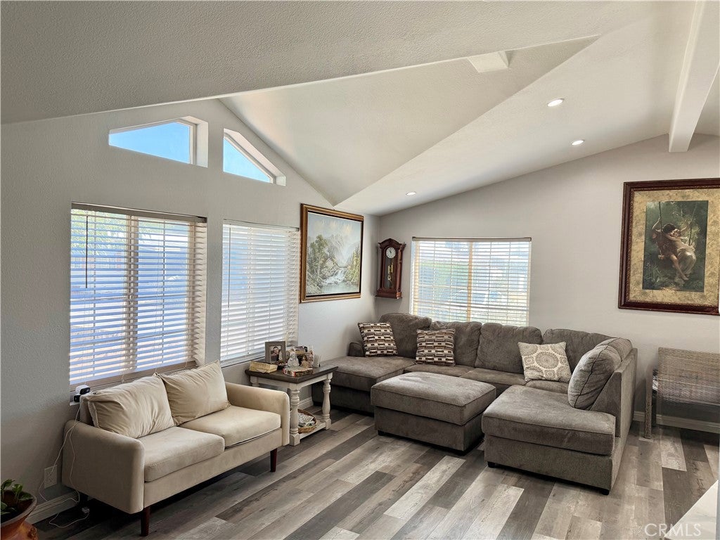 3753 E Avenue I