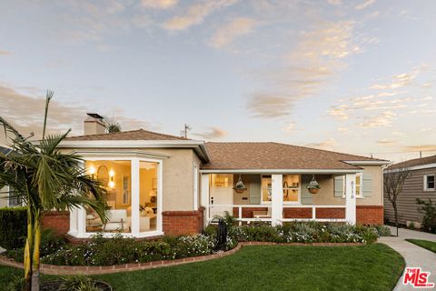 Photo of 8116 Truxton Avenue, Los Angeles, CA 90045 (MLS # 26657933)