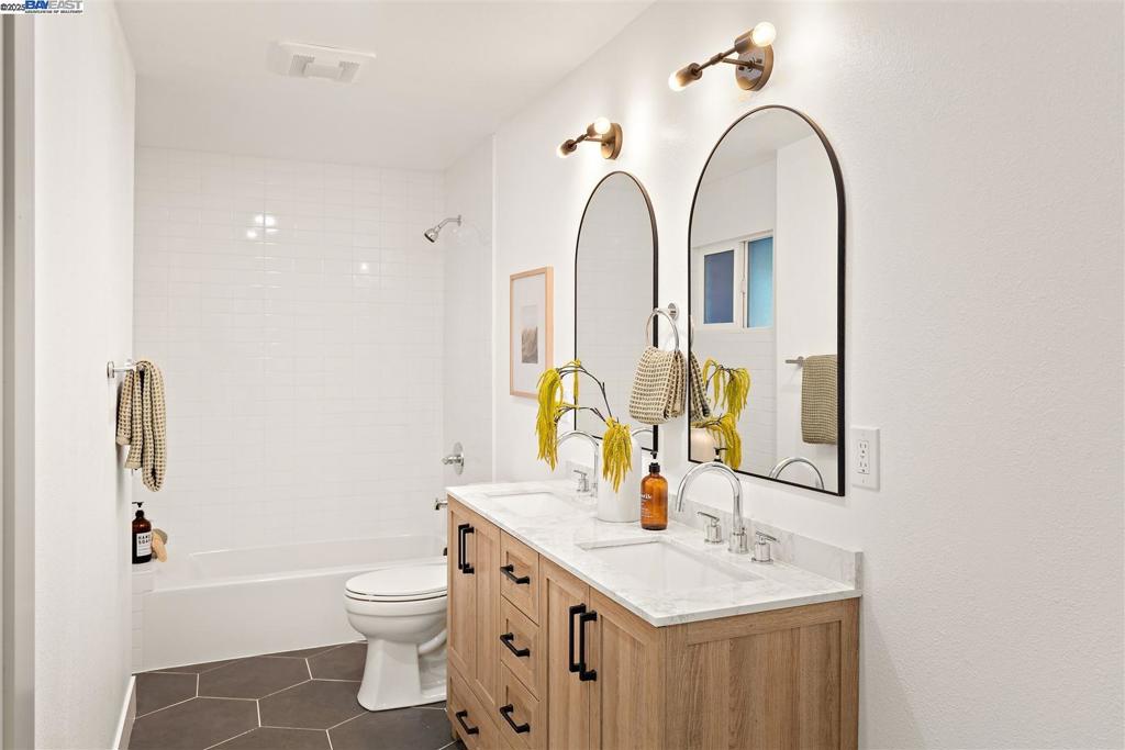 WASHINGTON MANOR - Residential