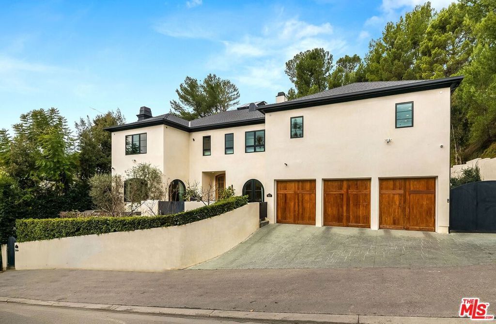 Photo of 9577 Lime Orchard Road, Beverly Hills, CA 90210 (MLS # 25604361)