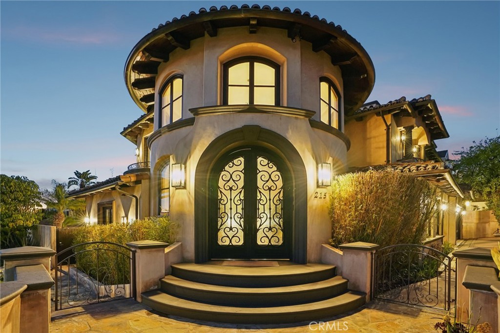 215 S Poinsettia Avenue