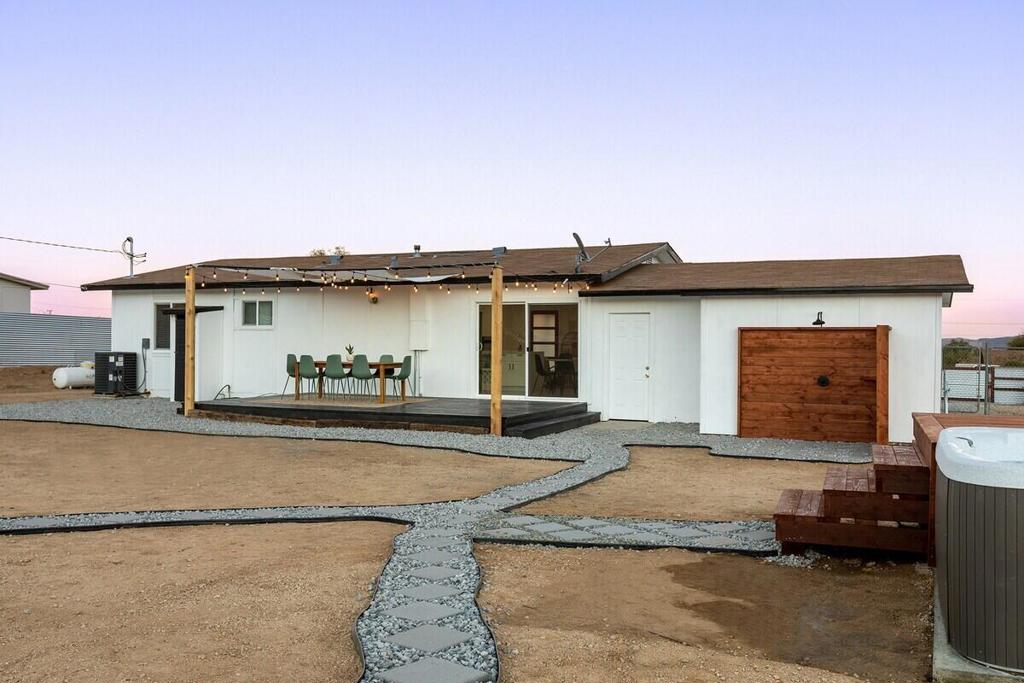 4790 Avenida La Candela
