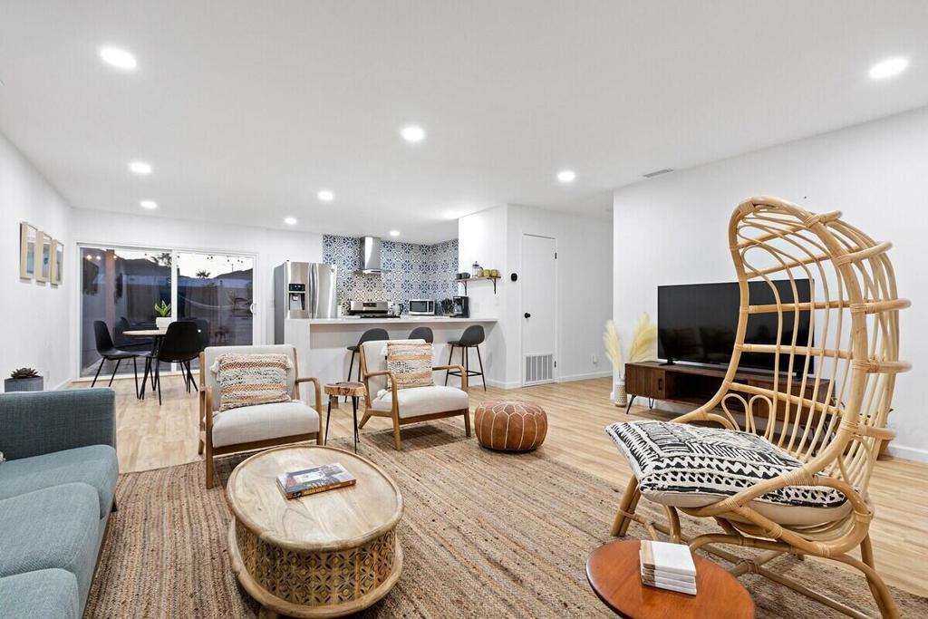 4790 Avenida La Candela