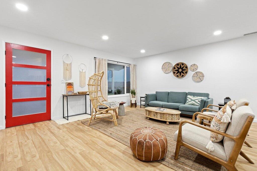 4790 Avenida La Candela