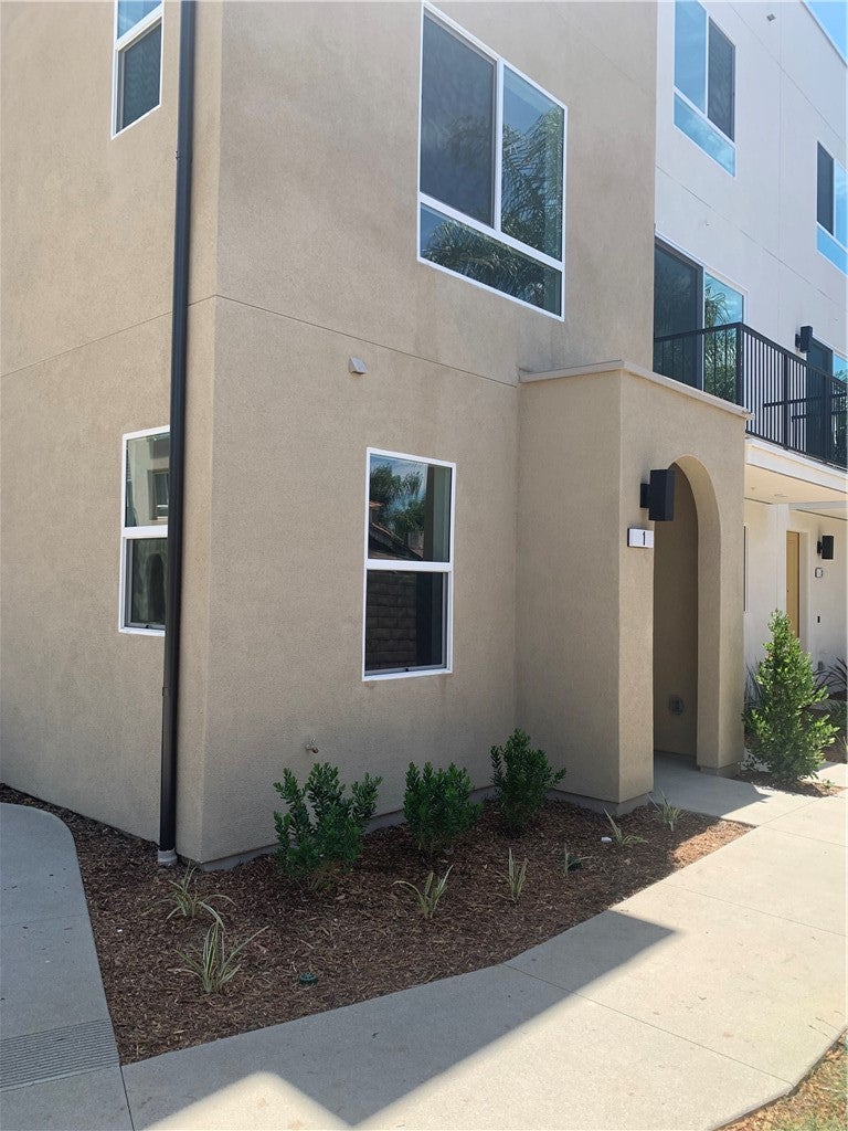 9425 1/2 N. Sepulveda Blvd. 1
