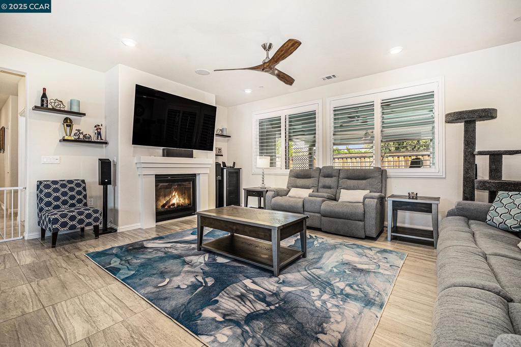 1090 Griffith Ln