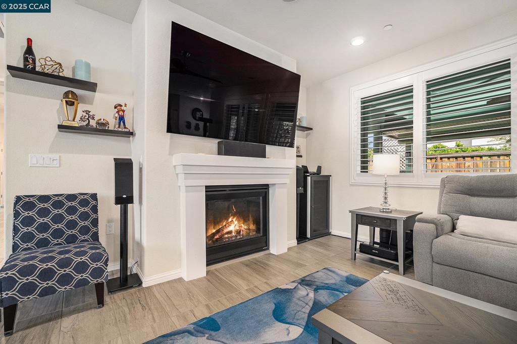 1090 Griffith Ln