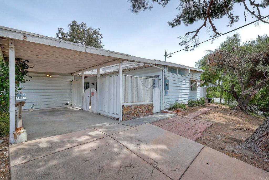 1085 Las Bancas Court