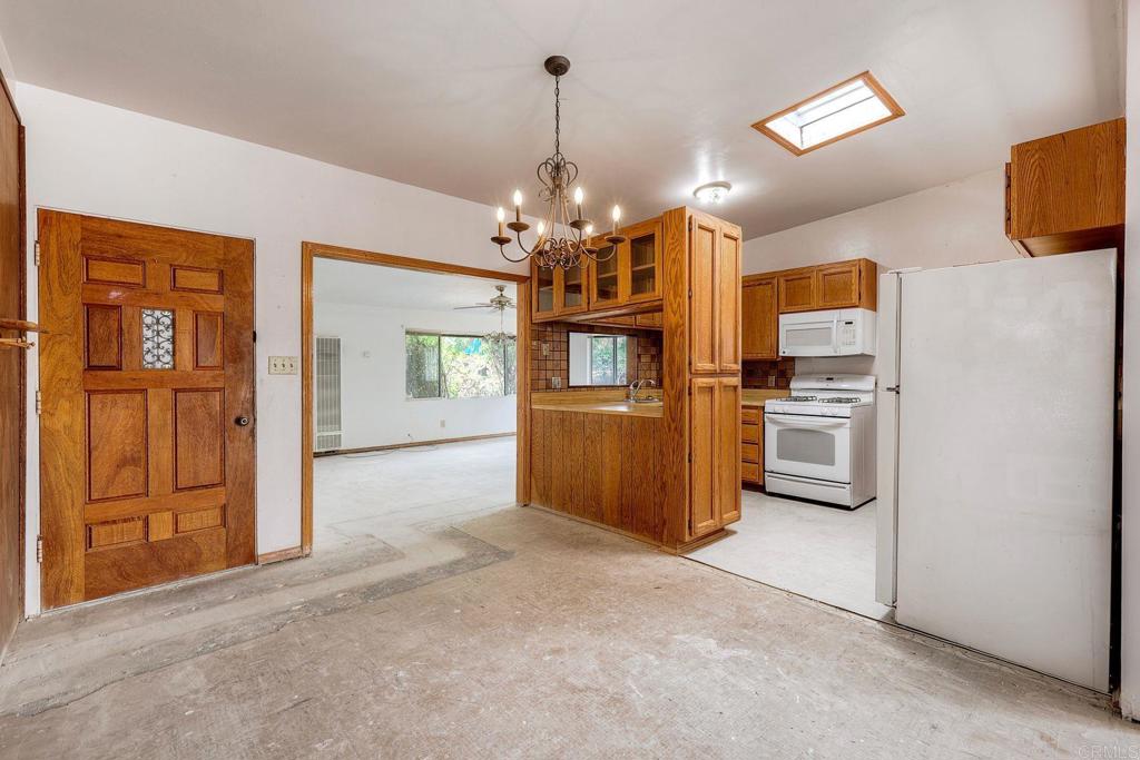 1085 Las Bancas Court