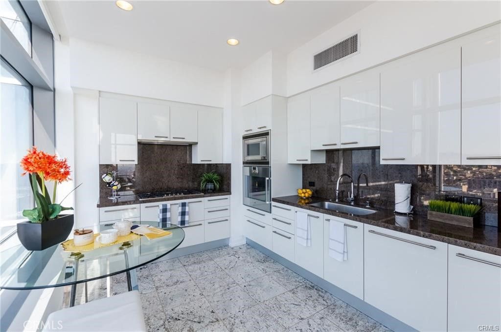 Photo of 900 W Olympic Boulevard #36B, Los Angeles, CA 90015 (MLS # PV26055152)