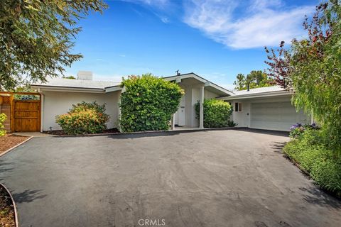 10208 Oak Park Avenue Northridge CA 91325