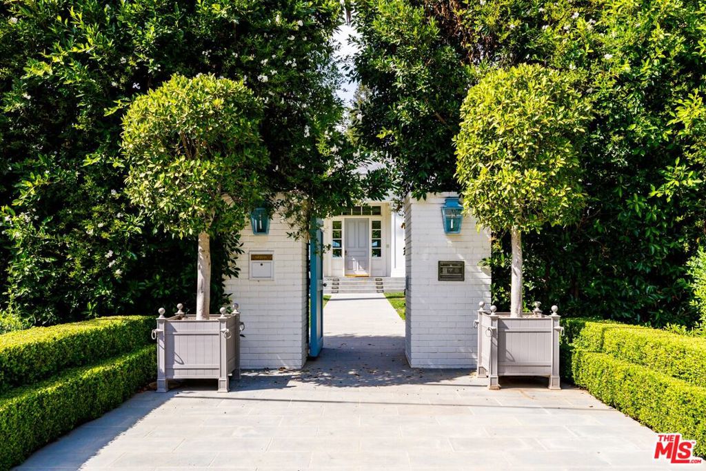 2110 Mandeville Canyon Road