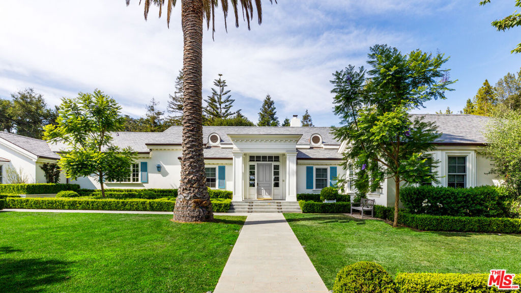 Stunning custom estate in prime lower Mandeville Canyon. Entirely single level, with grand proportions yet intimately livable and perfectly scaled. A fabulous kitchen/family room accommodates warm gatherings and entertaining with ease and sophistication. The gracious master suite is a world unto itself with generous custom closets, dream bathroom, and private sitting area with fireplace. Secondary bedrooms are beautifully sized and private. Gated and secure, the entire property is surrounded by flat lawns and total privacy on nearly an acre of land.