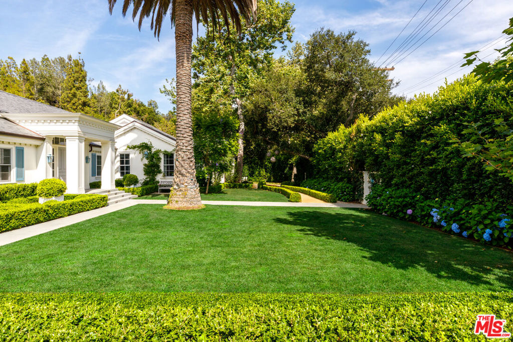 2110 Mandeville Canyon Road