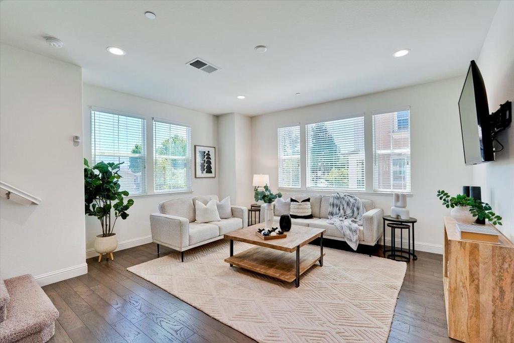 4563 Huntington Lane