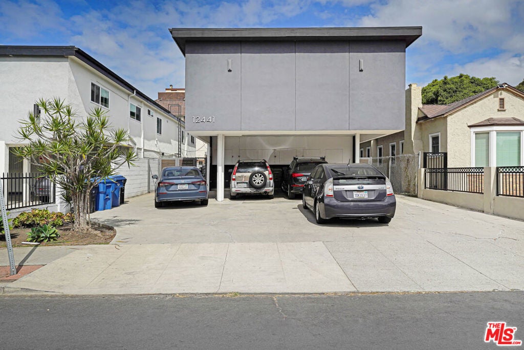 12441 Gilmore Avenue 4