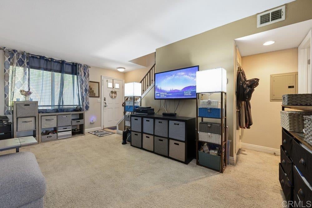 1045 Peach Ave 25