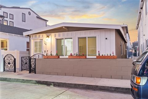 Photo of 121 25th St, Newport Beach, CA 92663 (MLS # PW25276663)