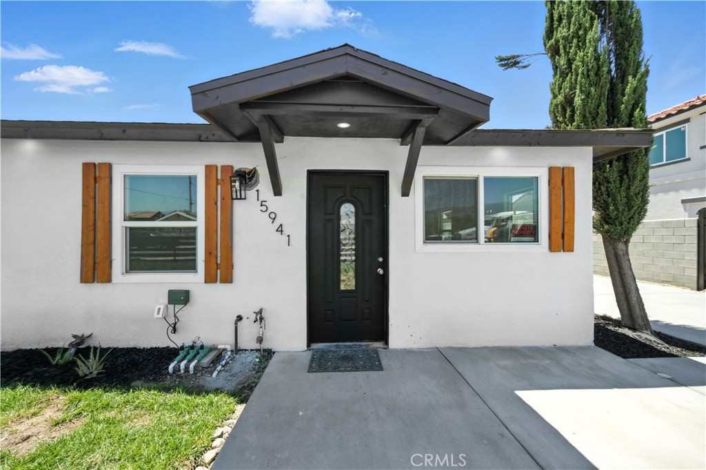15941 Los Cedros Avenue