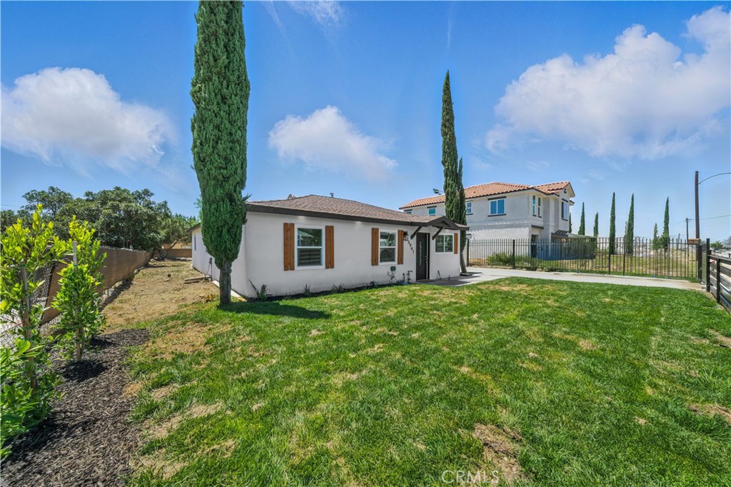 15941 Los Cedros Avenue