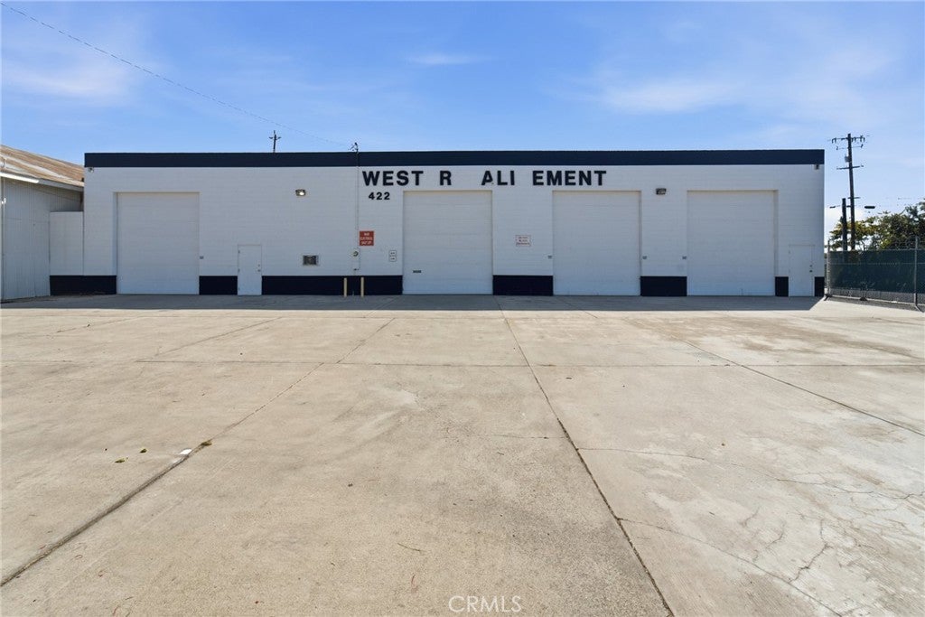 945 E Lindsay