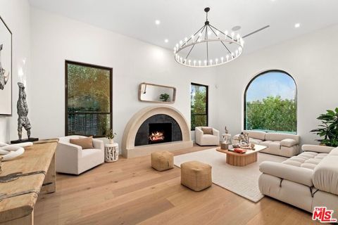 Photo of 100 S La Jolla Avenue, Los Angeles, CA 90048 (MLS # 25586255) Photo of 100 S La Jolla Avenue, Los Angeles, CA 90048 (MLS # 25586255)