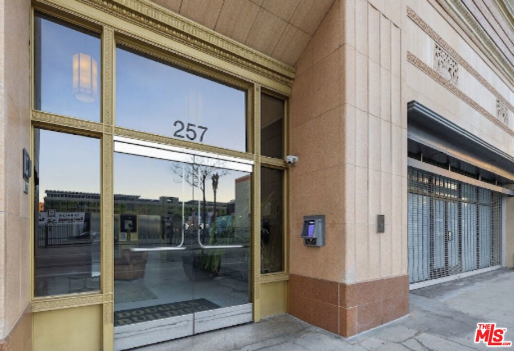 257 S Spring Street 2M