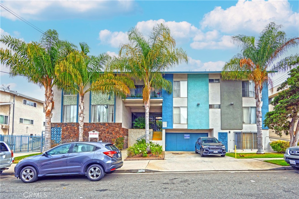 Marcus & Millichap is pleased to present to market 517 Evergreen Street, a 13-unit apartment building in Inglewood, California. This offering presents a great opportunity for an investor to acquire an asset with a strong unit mix, great Centinela Heights location, and potential to add value by developing three ADU’s (buyer to verify) and capturing 20 percent upside in current rents.
517 Evergreen Street is a 1962 construction with a desirable mix of one studio, one standard one-bed/one-bath unit, six oversized one-bed/one-bath units with dens, and five two-bedroom/two-bath units. An investor could potentially develop two studio ADU’s and one one-bed/one-bath ADU (buyer to verify). The property boasts an amenities package that includes a pool, on-site laundry, ample covered parking, controlled access, and attractive landscaping.
This asset is located in Inglewood’s desirable Centinela Heights neighborhood near the intersection of Centinela Avenue and La Cienega Boulevard. Tenants enjoy easy walking distance to a Smart & Final Grocery Store and convenient proximity to numerous retailers, including Ralphs, Bath & Body Works, Chipotle, Yogurtland, Ross Dress for Less, Panda Express, Chick-Fil-A, CVS, Marshalls, and many others. Furthermore, the 405 Freeway is just a mile away, making this an excellent rental option for commuters.