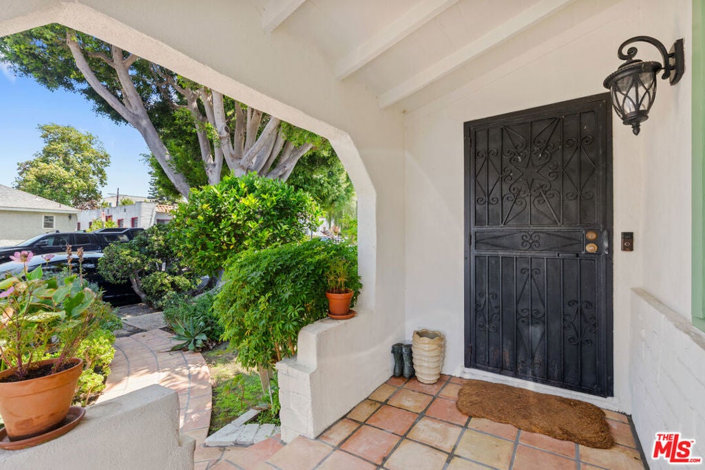 2735 Clyde Avenue, Los Angeles CA 90016