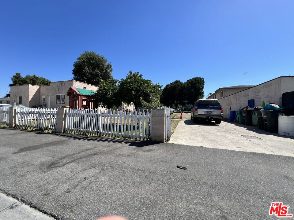1073 Walnut Street