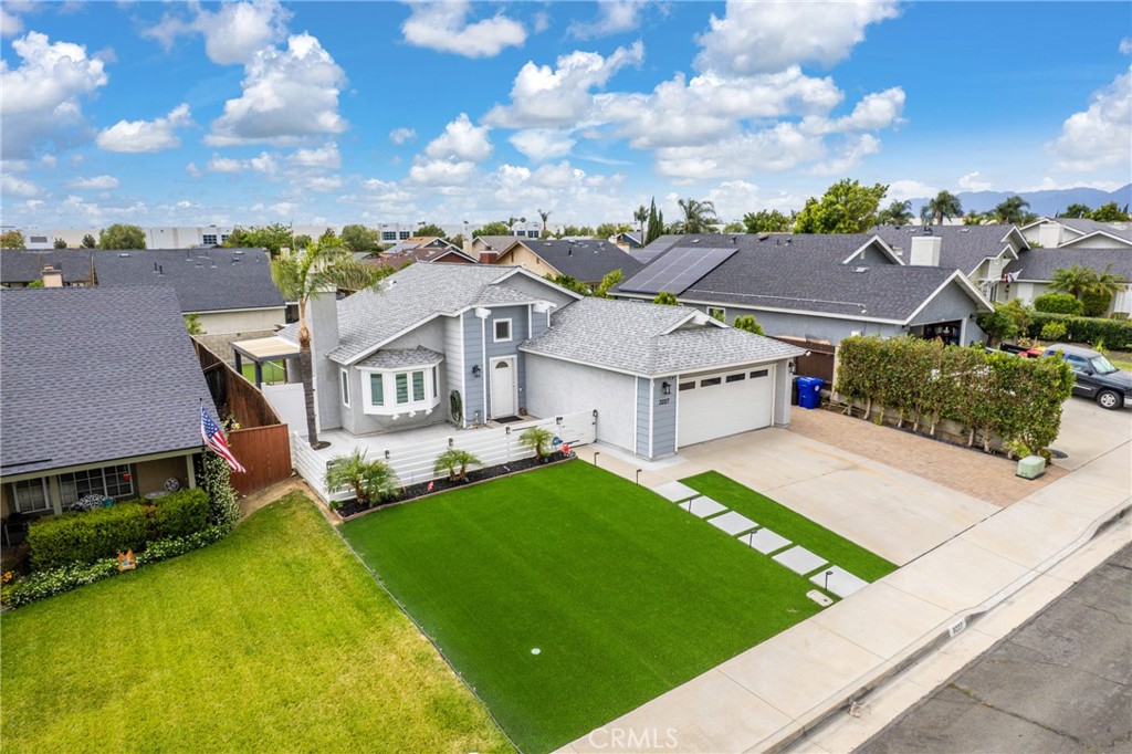 3227 Norelle
