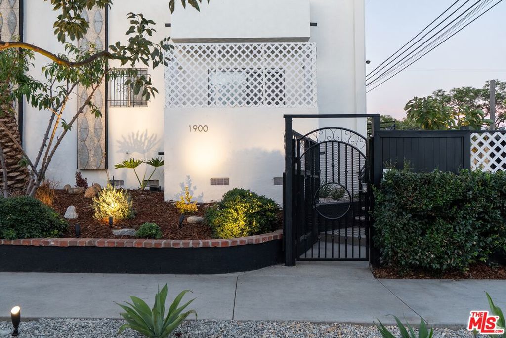 1900 Dracena Drive