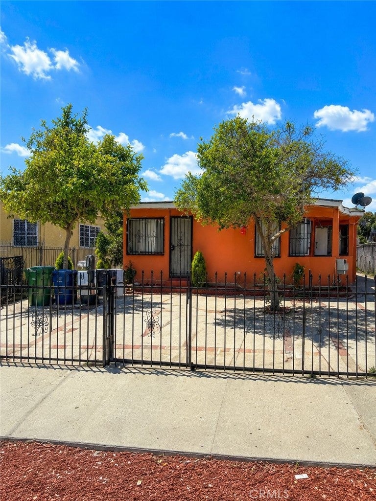 1414 E 110th